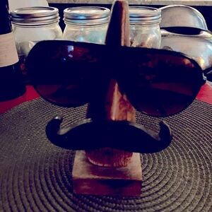 Aviator style sunglasses